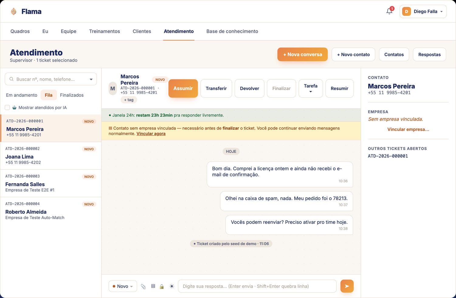 Tela de atendimento do FLAMA com a fila de tickets à esquerda, a conversa no centro e o contador da janela de 24 horas indicando quanto tempo resta para responder livremente